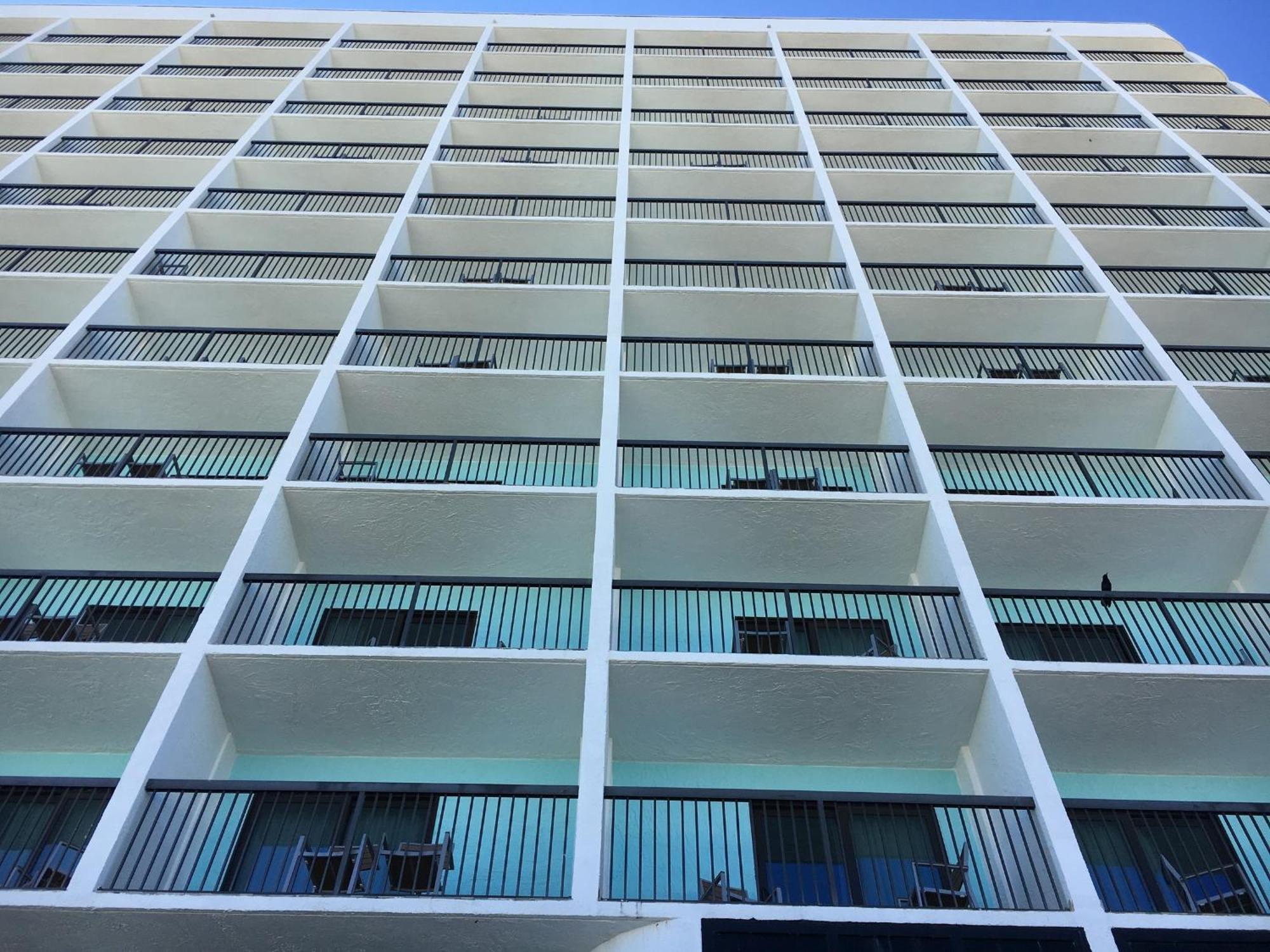 Holiday Inn Express & Suites Oceanfront Daytona Beach Shores By Ihg Екстер'єр фото