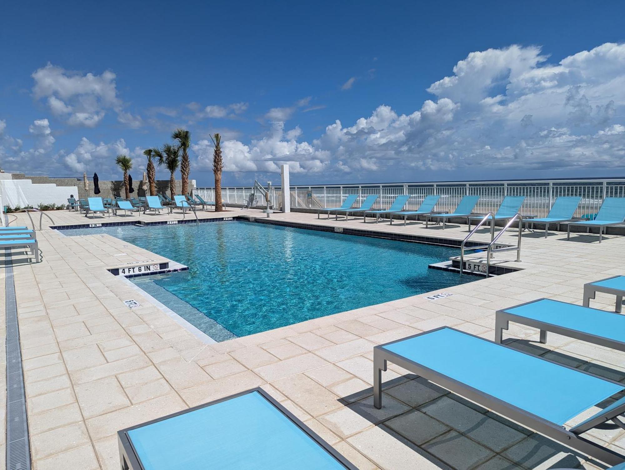 Holiday Inn Express & Suites Oceanfront Daytona Beach Shores By Ihg Екстер'єр фото
