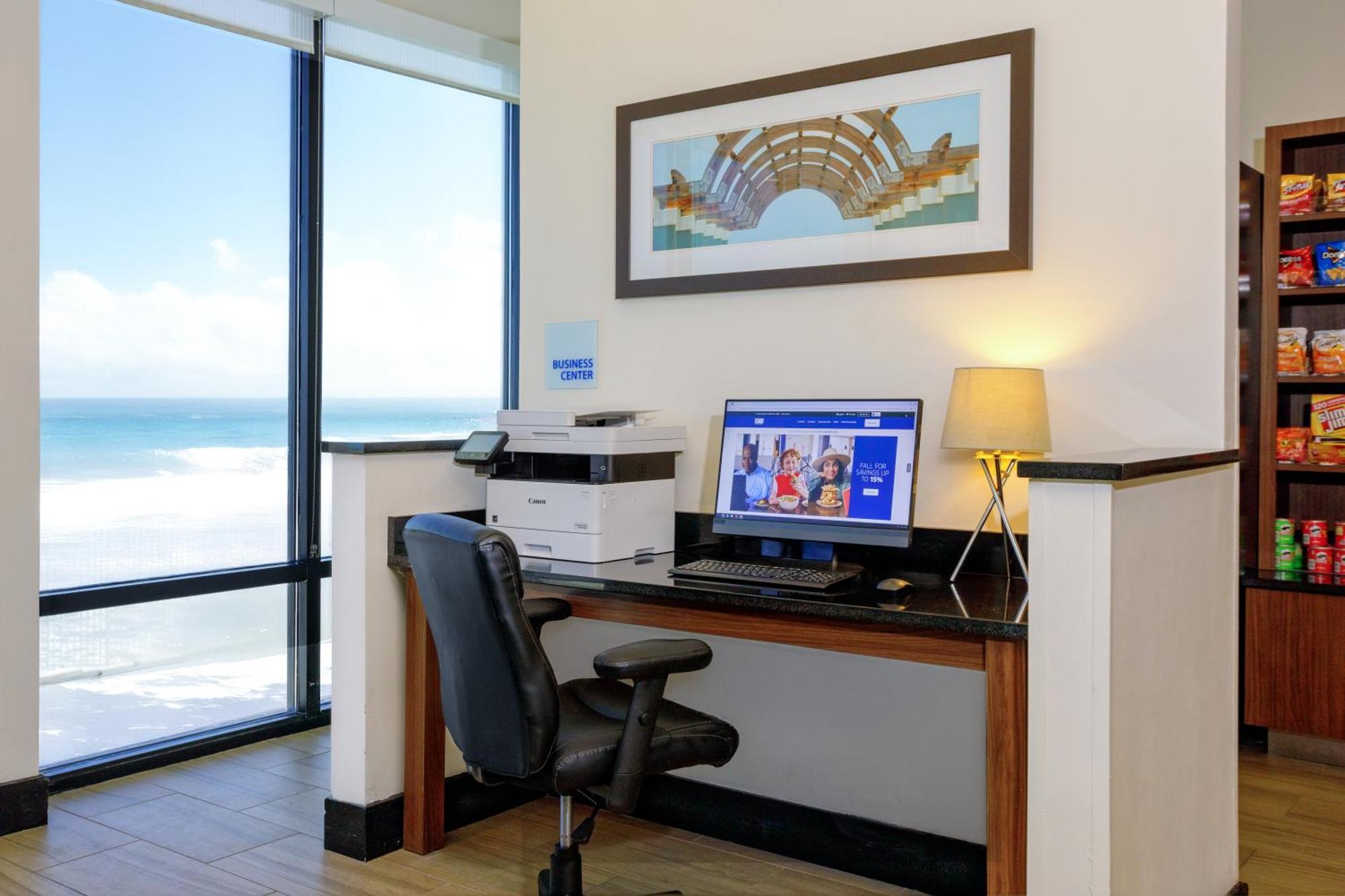 Holiday Inn Express & Suites Oceanfront Daytona Beach Shores By Ihg Екстер'єр фото