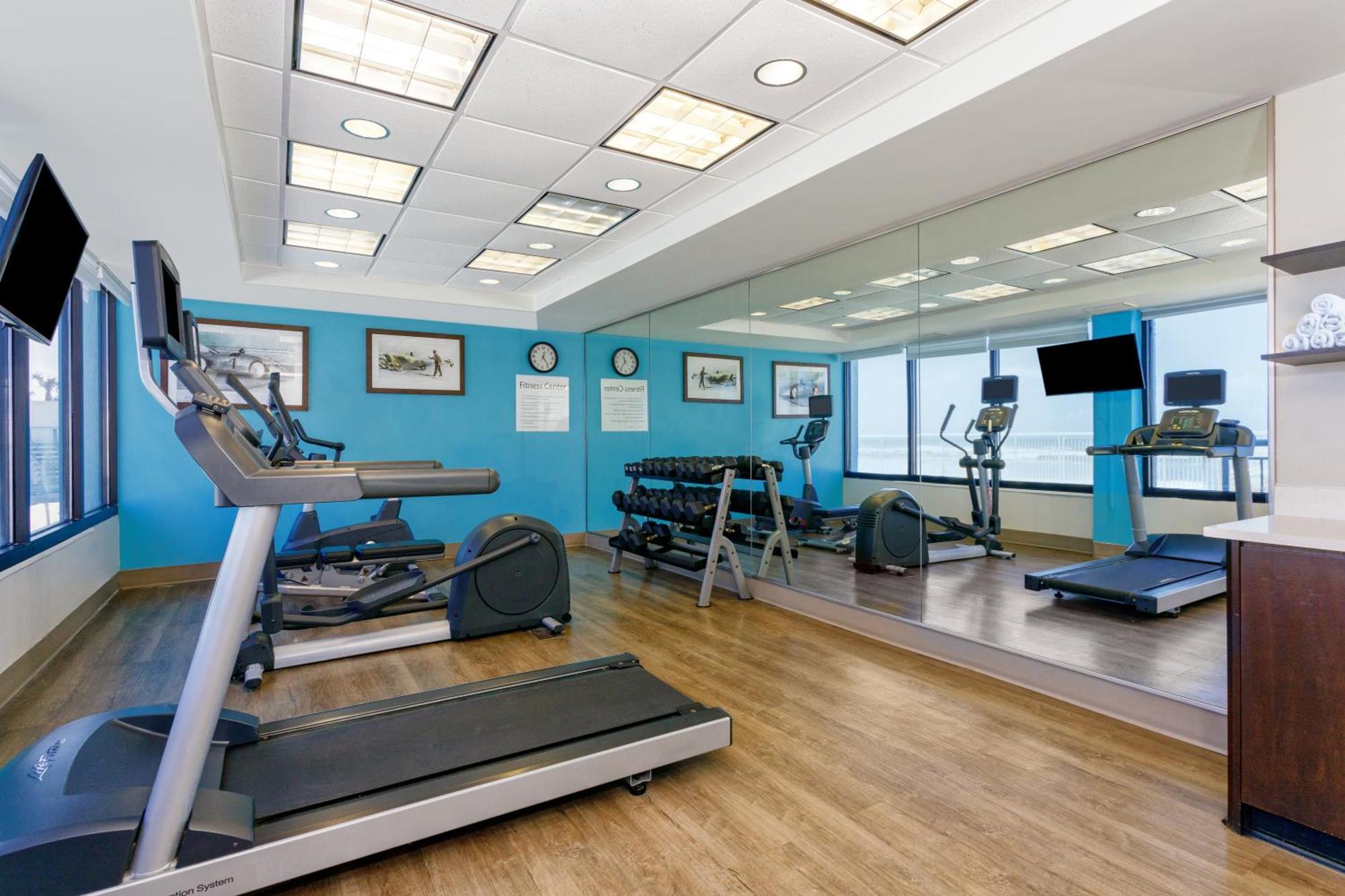 Holiday Inn Express & Suites Oceanfront Daytona Beach Shores By Ihg Екстер'єр фото