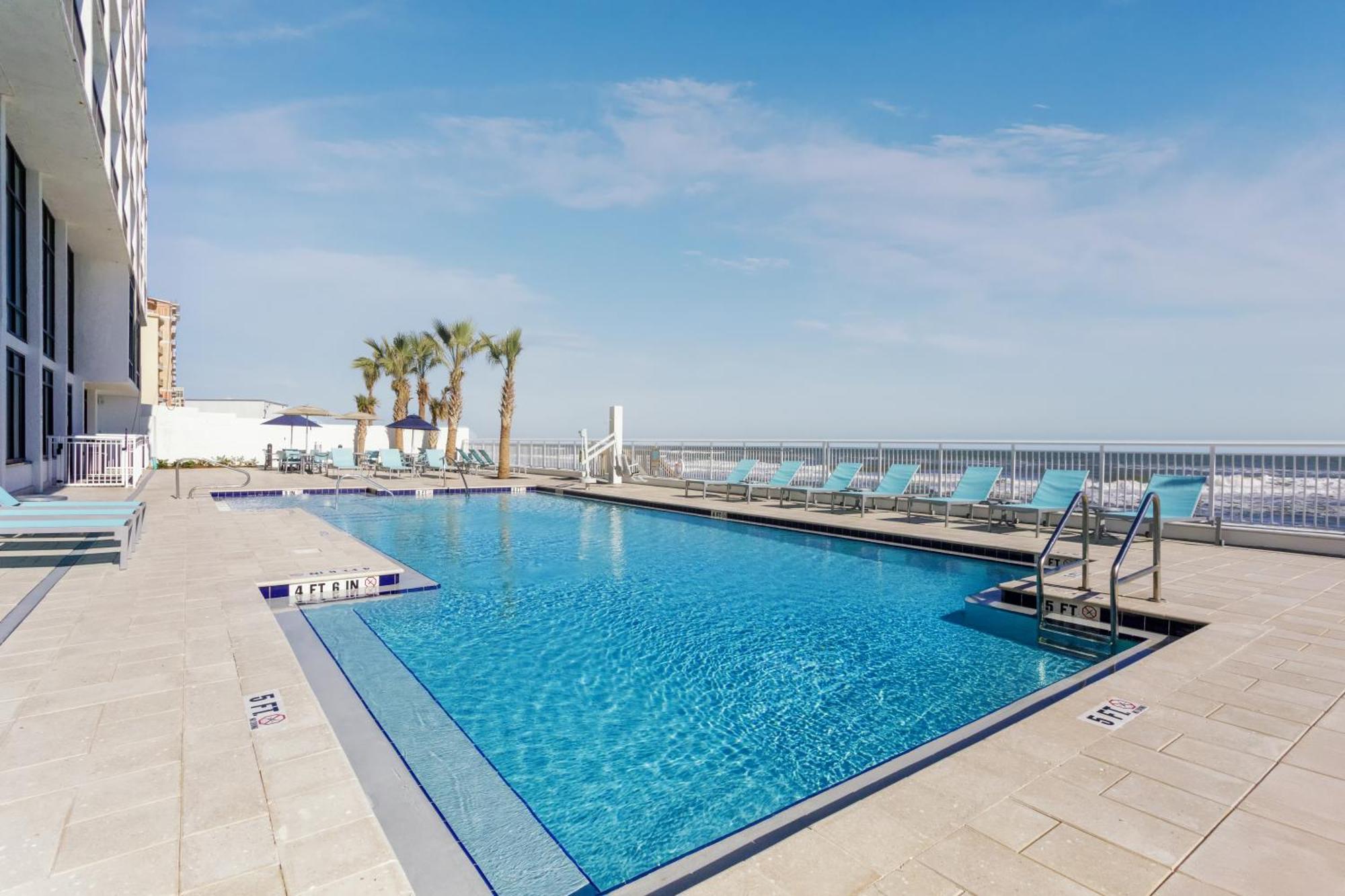 Holiday Inn Express & Suites Oceanfront Daytona Beach Shores By Ihg Екстер'єр фото