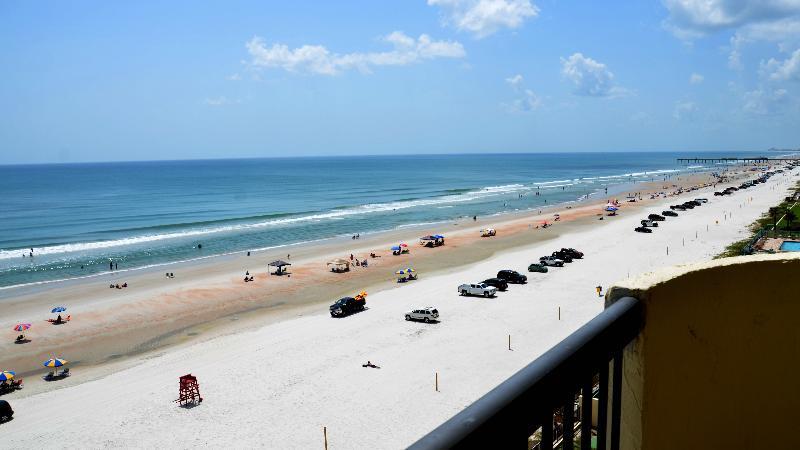 Holiday Inn Express & Suites Oceanfront Daytona Beach Shores By Ihg Екстер'єр фото